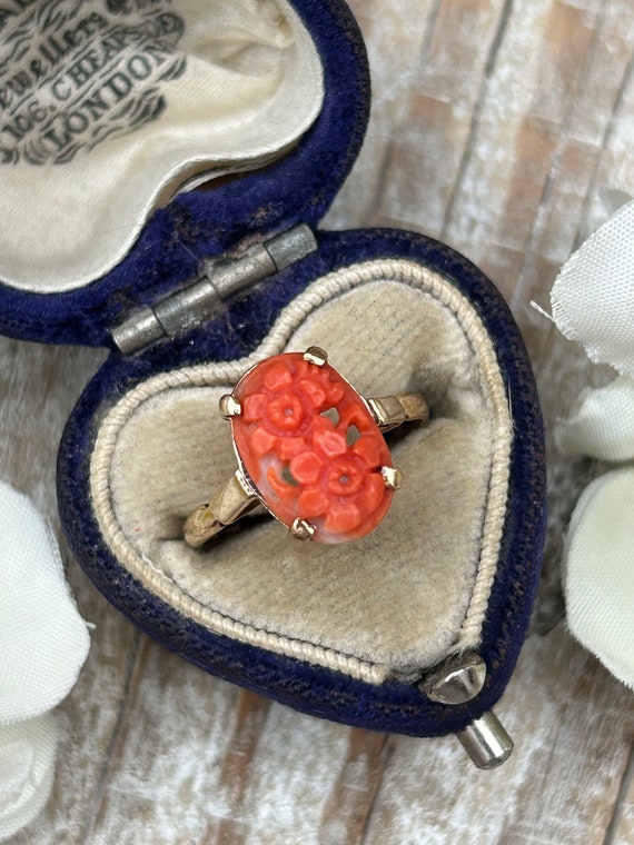 Vintage Carved Coral Flower Ring 9 Carat Yellow G… - image 3