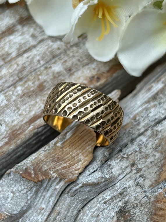 9 carat gold band hot sale