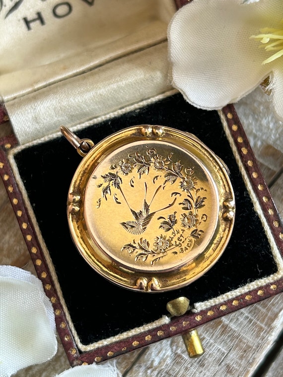 Antique Victorian Engraved Gold Locket Flowers an… - image 2