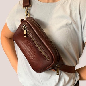 Leather banana bag. 100% handmade. Skin thickness 1.4-1.6 mm.