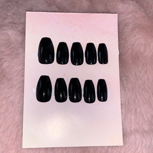 Press On Nails Basic Black aus SHELLAC