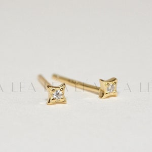 18 kt gouden Starburst diamanten oorstekers • Sterlingzilveren hemelse studs • Kleine studs • Kosmische sierlijke studs • Cadeau voor haar