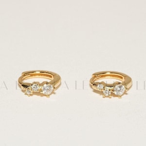 Sprenkel Diamant Huggie Creolen • 18K Gold CZ kleine Knorpel Creolen • Helix Creolen Ohrring Stack • Zierliche Creolen