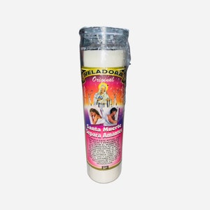 May include: A white, cylindrical candle with a colourful label featuring the text "VELADORA Original" and "Santa Muerte Separa Amantes." The label includes images of figures and text in Spanish. The candle is wrapped in clear plastic.