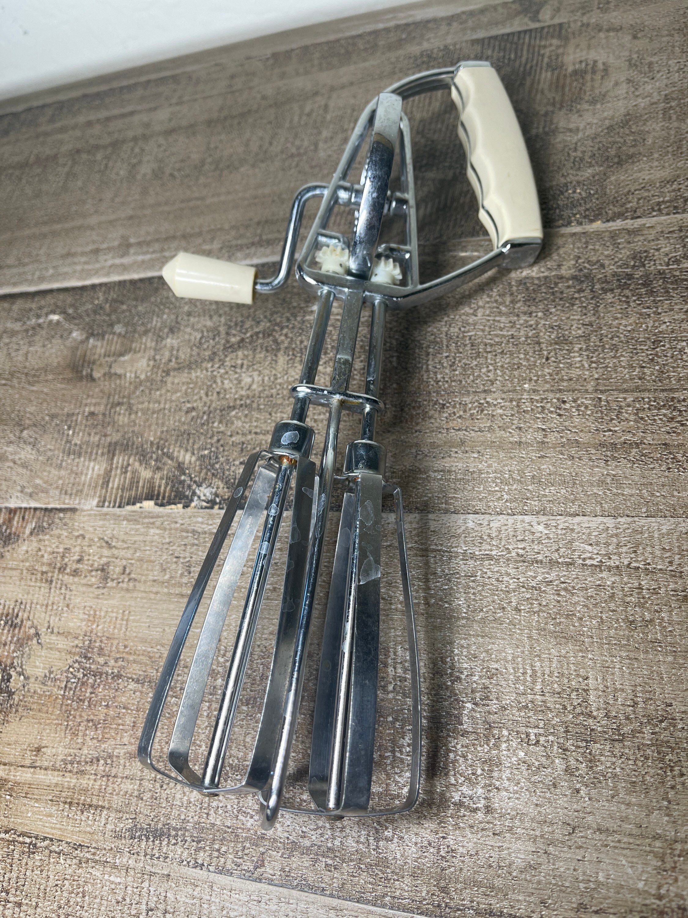 Vintage 1970s Mid Century Maynard Hand Mixer Etsy