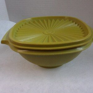 Tupperware Square Servalier Container with Lid - Avocado