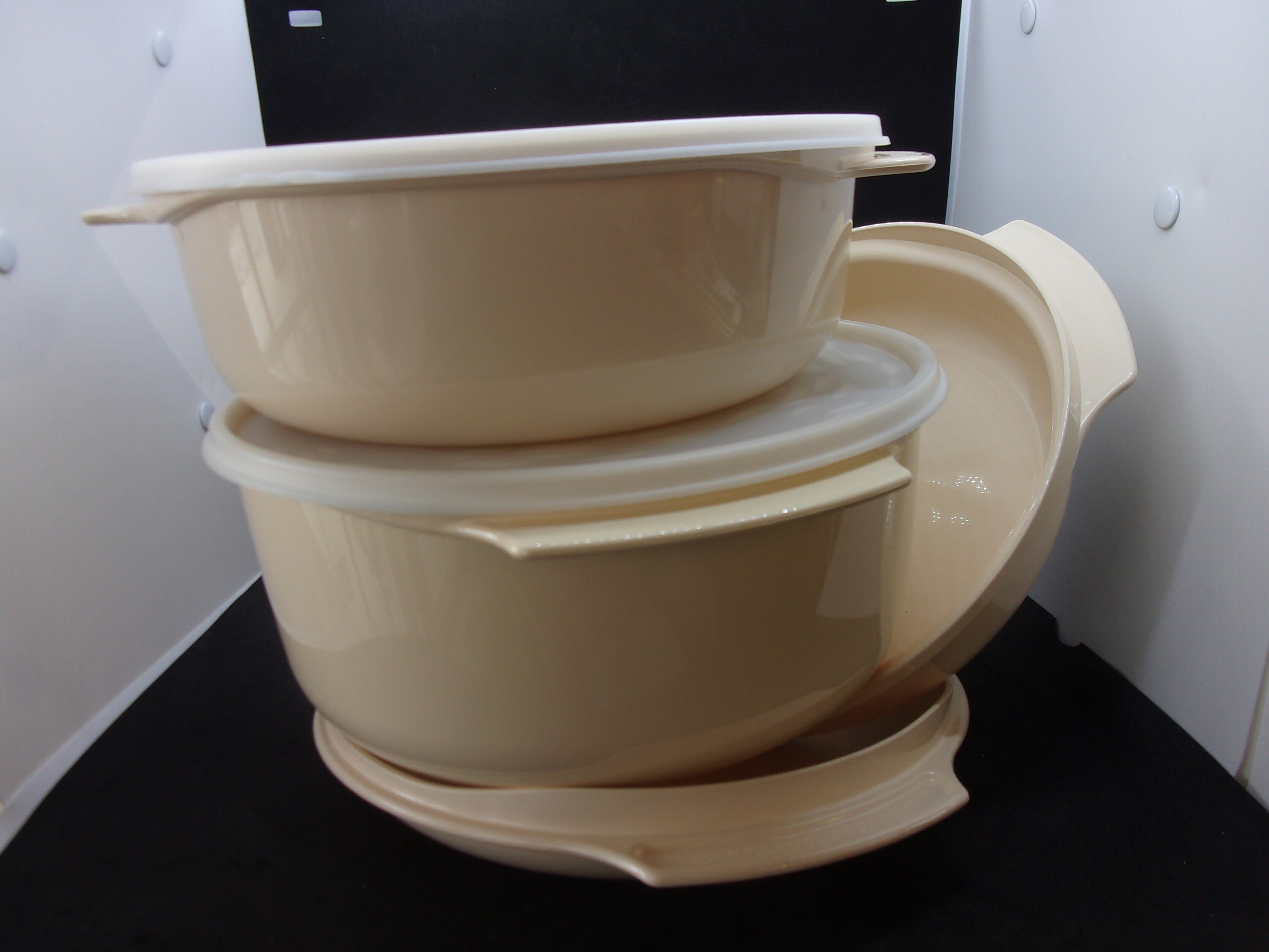 Nice Tupperware Crystal Ware Mixing Bowls 2642E and 2640B With