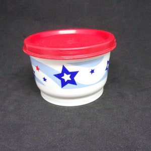 Copo de lanche Tupperware - design de estrelas e listras