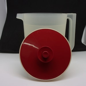 Tupperware 1.5 Qt Pitcher, Red Push Button Lid