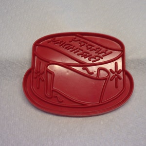 Vintage Tupperware Birthday Cake Cookie Cutter