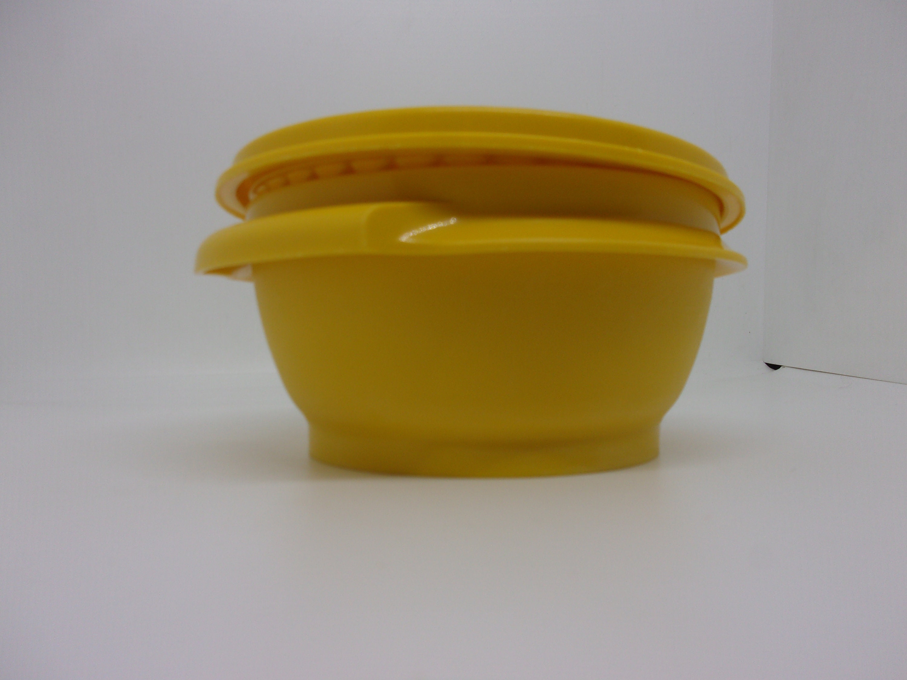 Plastic Bowls With Lids Yellow, Orange, Red, Purple Collection Of 4, 6 –  Poland's Best Amber