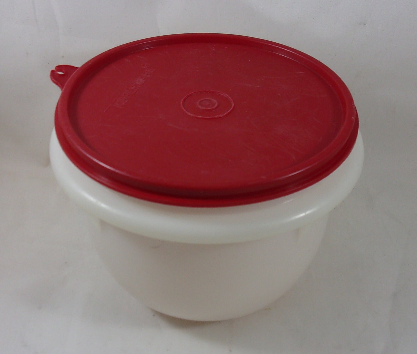 Pending Pick Up-Large Tupperware Bowl w/ Lid for Sale in Everett