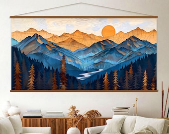 Puede incluir: Un gran tapiz de pared con un paisaje de montaña estilizado con una puesta de sol. La obra de arte representa capas de montañas azules y naranjas, un río y un bosque de árboles. La pieza está suspendida de una barra de madera.