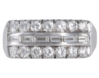 14K White Gold Round Cut And Baguettes Diamond Ring