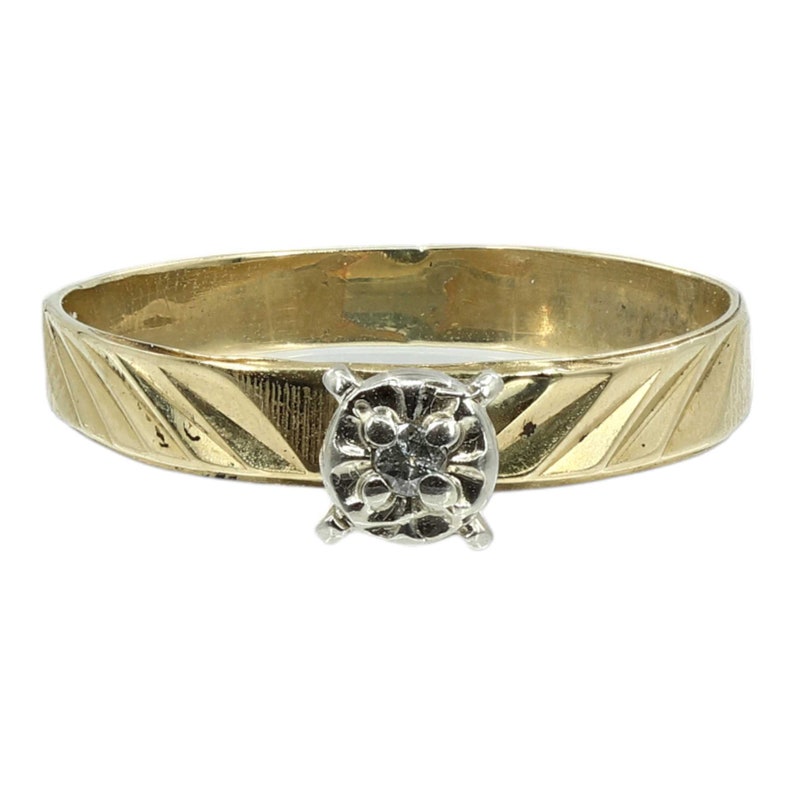 Ladies 14k Yellow Gold Diamond Cut Illusion Set Ring