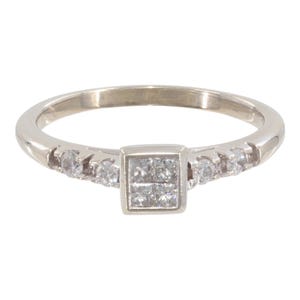Anello di fidanzamento in oro bianco 14k con diamante taglio principessa