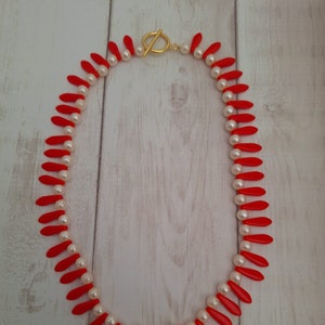 Red Teardrop & Faux Pearl Beaded Necklace