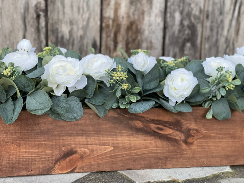 Arreglo floral en caja de madera, centro de mesa para el comedor, decoración de granja con flores de eucalipto, arreglo floral, centro de mesa rústico para bodas imagen 6