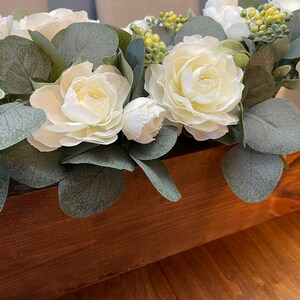 Arreglo floral en caja de madera, centro de mesa para el comedor, decoración de granja con flores de eucalipto, arreglo floral, centro de mesa rústico para bodas imagen 7