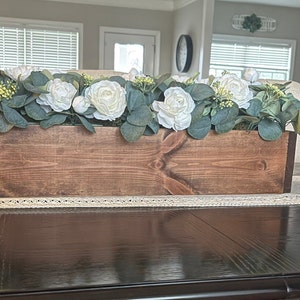 Arreglo floral en caja de madera, centro de mesa para el comedor, decoración de granja con flores de eucalipto, arreglo floral, centro de mesa rústico para bodas imagen 8