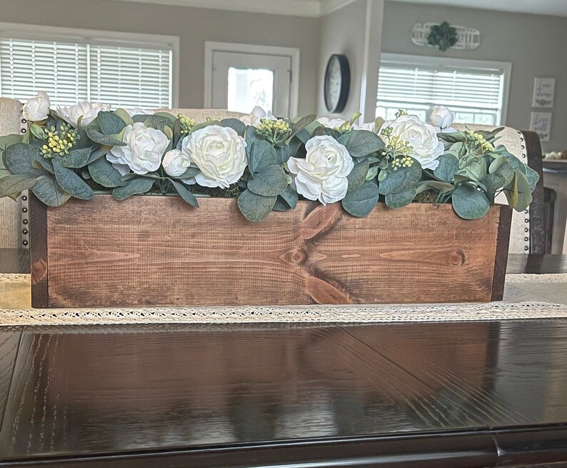 Arreglo floral en caja de madera, centro de mesa para el comedor, decoración de granja con flores de eucalipto, arreglo floral, centro de mesa rústico para bodas imagen 8