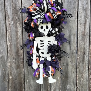 Halloween Wreath, Skeleton Wreath, Halloween Swag, Halloween Wreath For Front Door, Front Door Wreath, Halloween Decor, Skeleton Decor,
