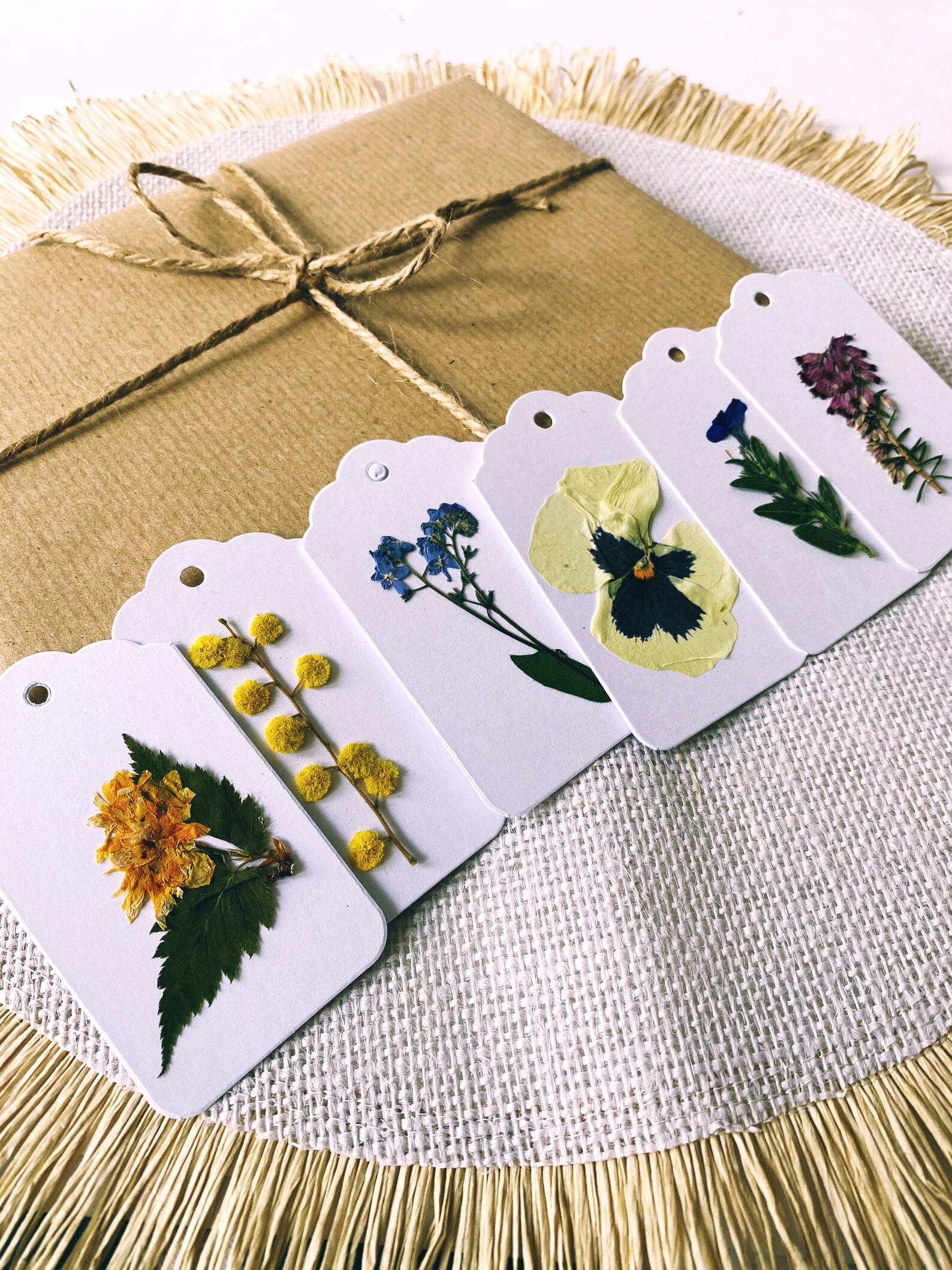 Pressed Flower Gift Tags, Wedding Favour, Botanical Stationary, Pack of