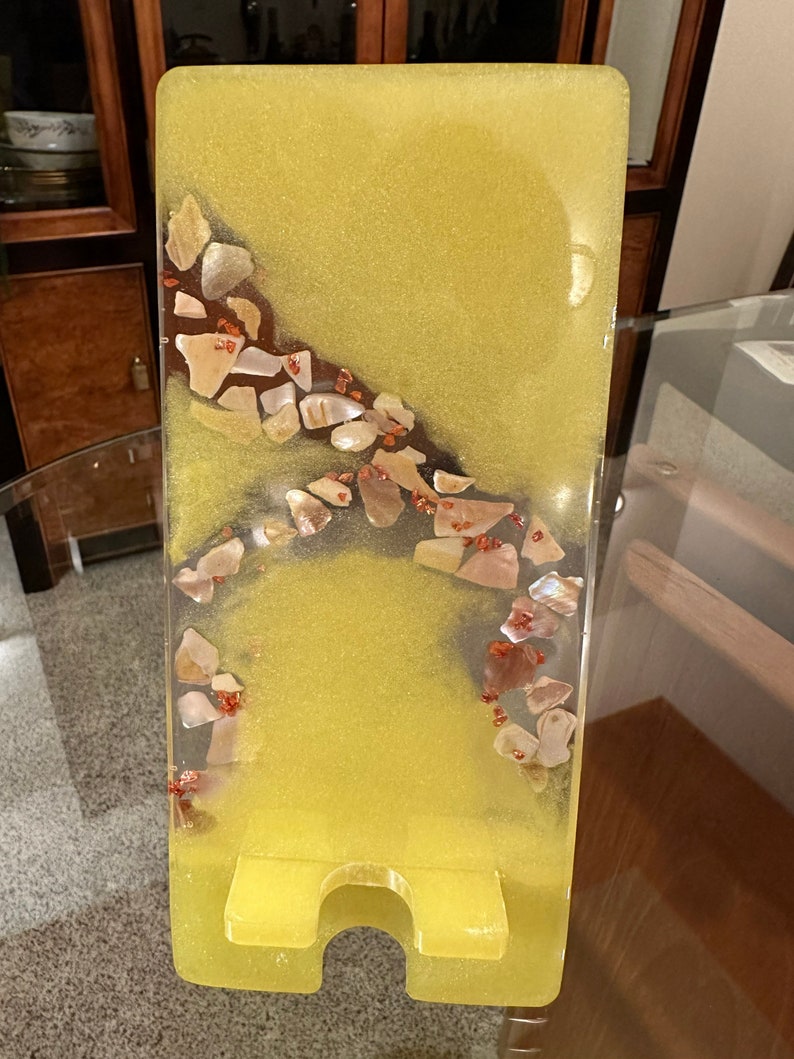 Custom Mobile Cell Phone Stand With Charging Hole, iPhone Recharging