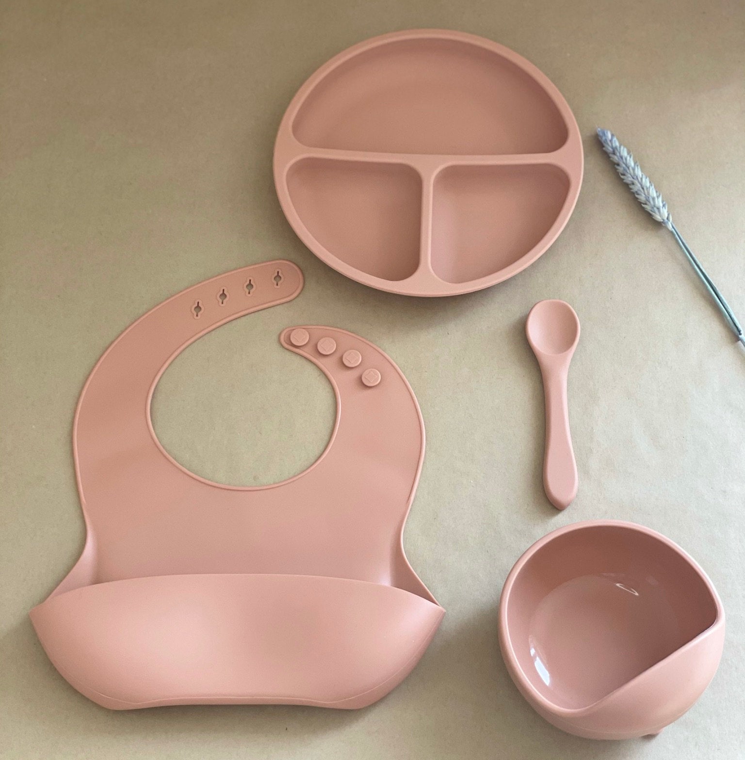 Hot Sale Baby Feeding Set 100% Food Grade Silicone Suction Plate Colored  Partitioned Placement Plate - China Silicon and Spoon price