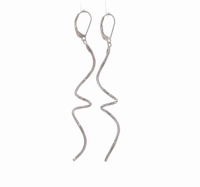 Boucles d'oreilles fines, élégantes et élégantes, petites pendantes en or blanc 14 carats, minimalistes, haute brillance