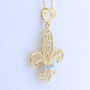 Solid 14k Yellow Gold Two Tone Stylish Filigree Fleur de Lis Petite Statement Charm Filigree Floral Flower Pendant Necklace