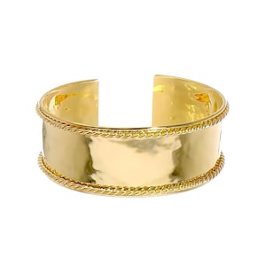 14k Gelbgold Cuff Armreif - Gehämmertes, breites Slip-On-Armband mit Seilkanten, mutiger Statement-Schmuck aus Massivgold