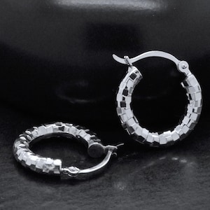 14k White Gold Round Diamond Cut Shimmering LeverBack 5/8-inch Small Hoop Earrings