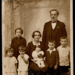 Vintage Digitalfoto 1930er Jahre Familie mit 6 Kindern Download Nur mit Bonus Postkarte Rückseite