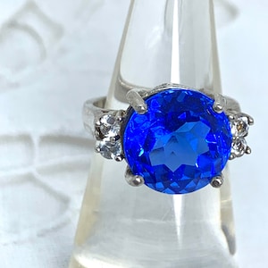 Vintage dark blue cubic zirconia and sterling silver ring Size 6