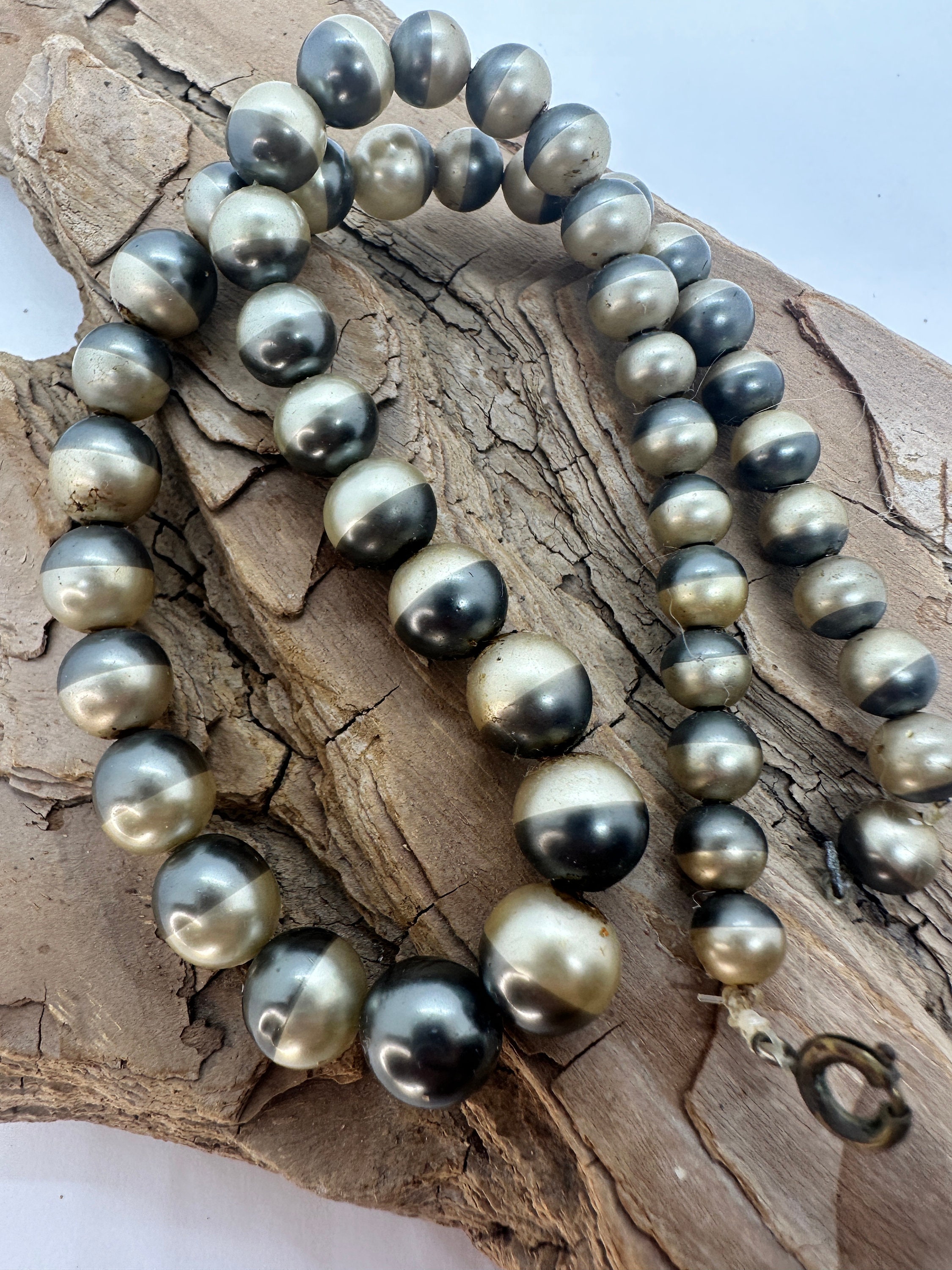 Collier Perles Rondes Peintes Gris Bronze - Style Imposant Sans Pendentif - Occasion Unique