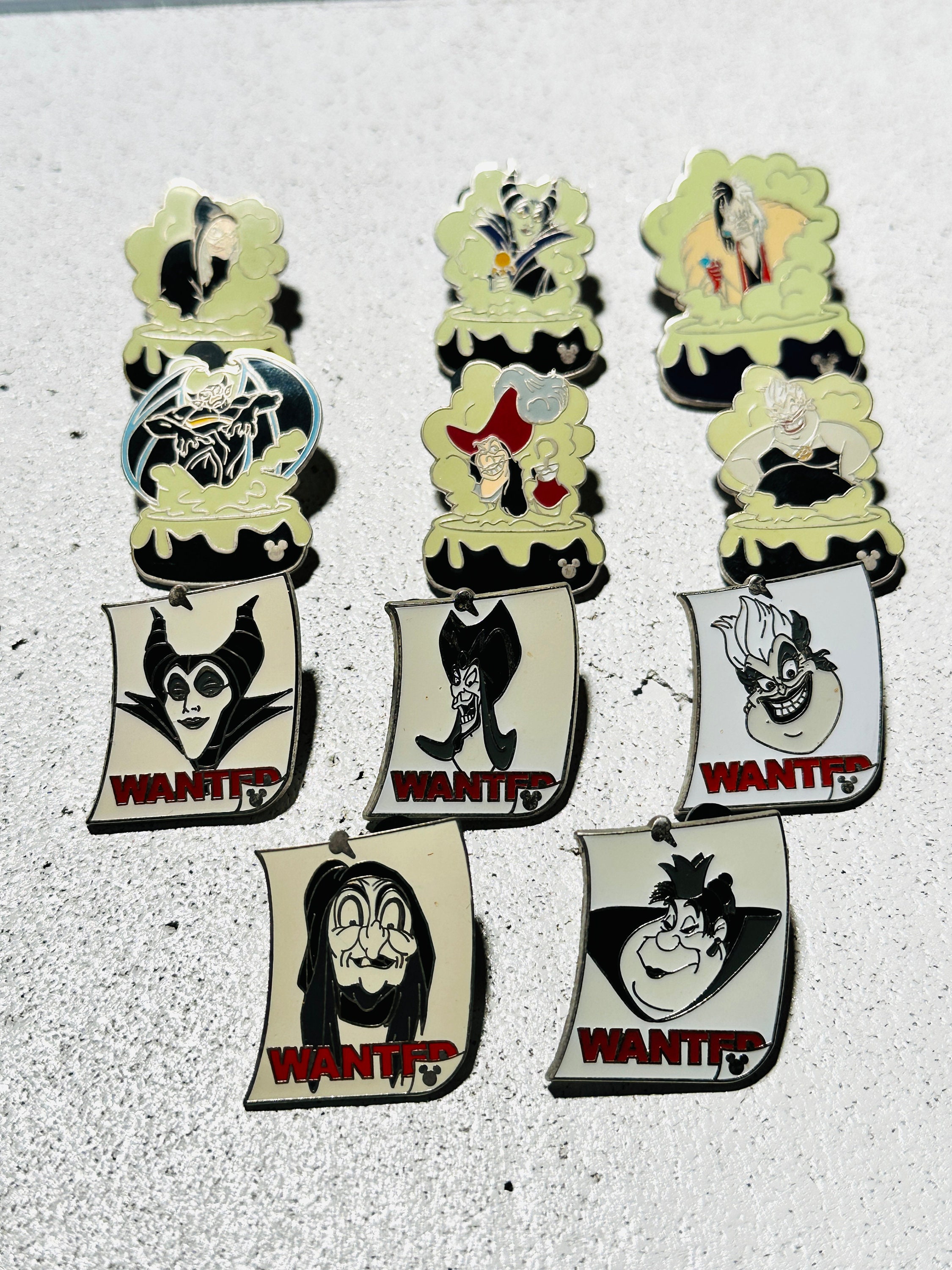 Disney Pin Villains Cauldrons and Wanted Posters - Maleficent, Old