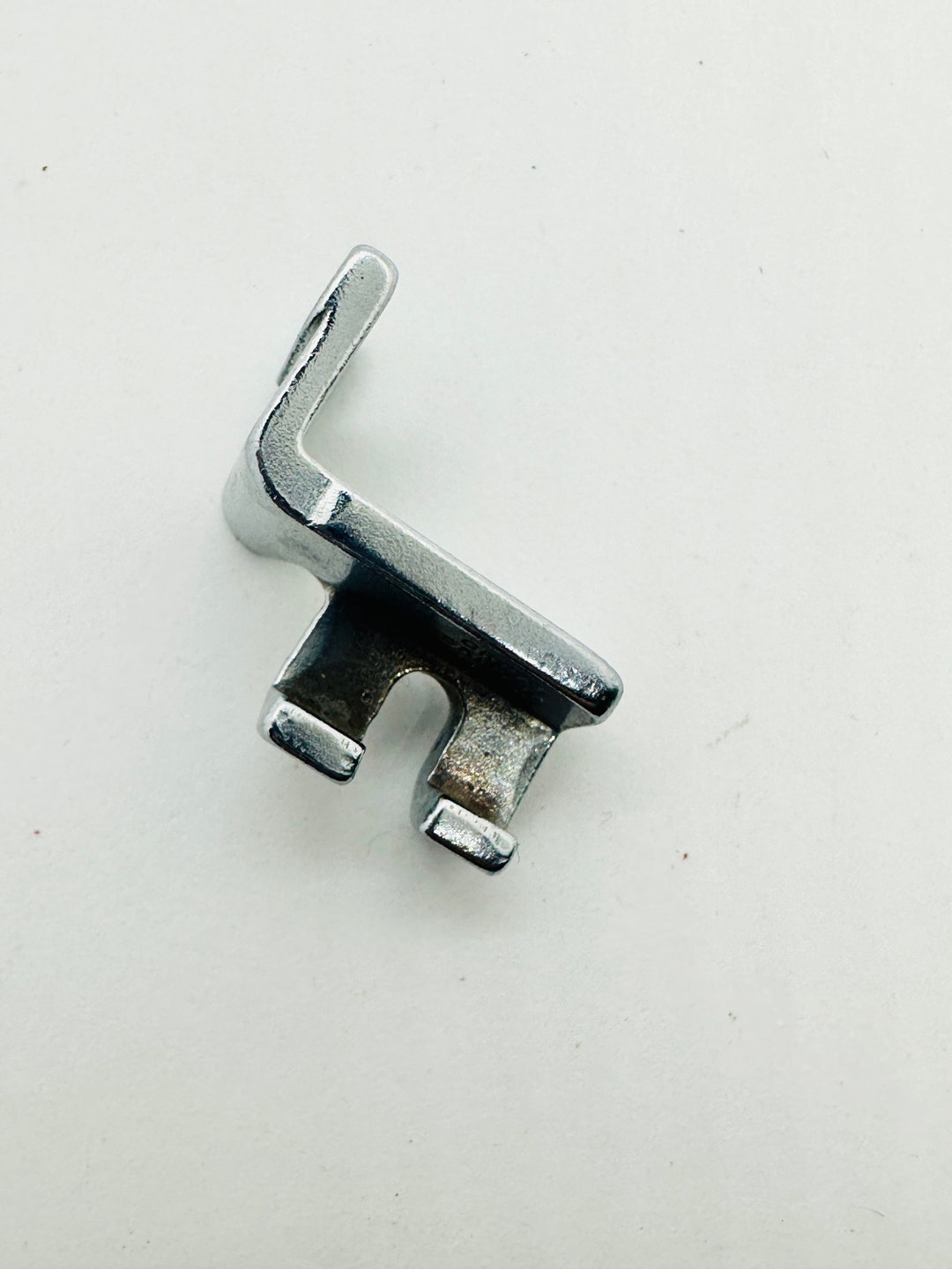NOVEMBER KD　a2601 Authentic Vintage Singer Simanco 189648 Button Foot Low Shank for