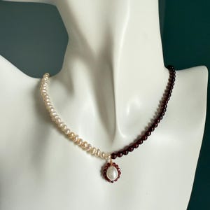 Freshwater Pearl and Garnet Necklace, Dainty Gemstone Beaded Jewelry, Minimalist Natural Stone Necklace, Gift for Her, Elegant Everyday wear