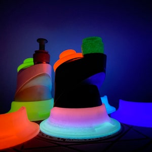 Puffco Peak Pro Top Heavy Glass Stabilizer (W/ QI Wireless Charging Capability For Pro) UV Glow 3D Printed