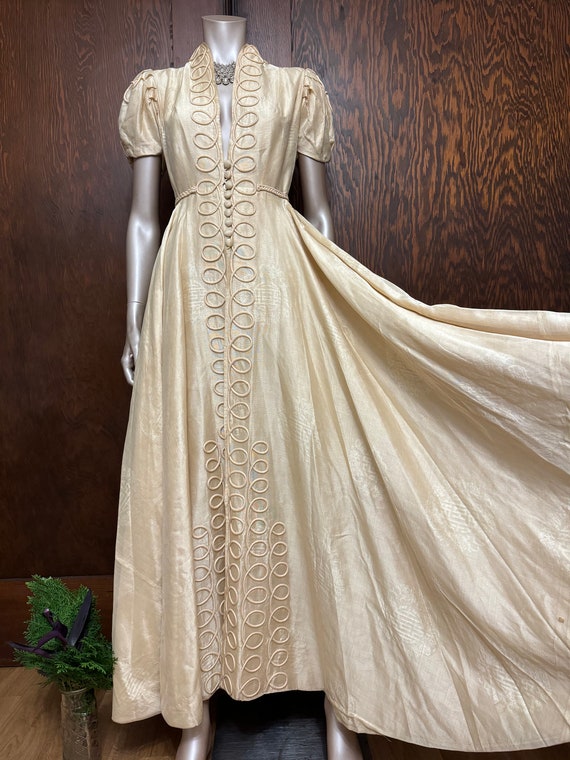 Vintage 1920s/30s Ivory Wedding Cloak