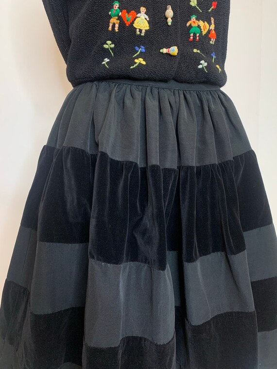 Gorgeous Vintage 1950s Taffeta and Velvet Skirt - image 3