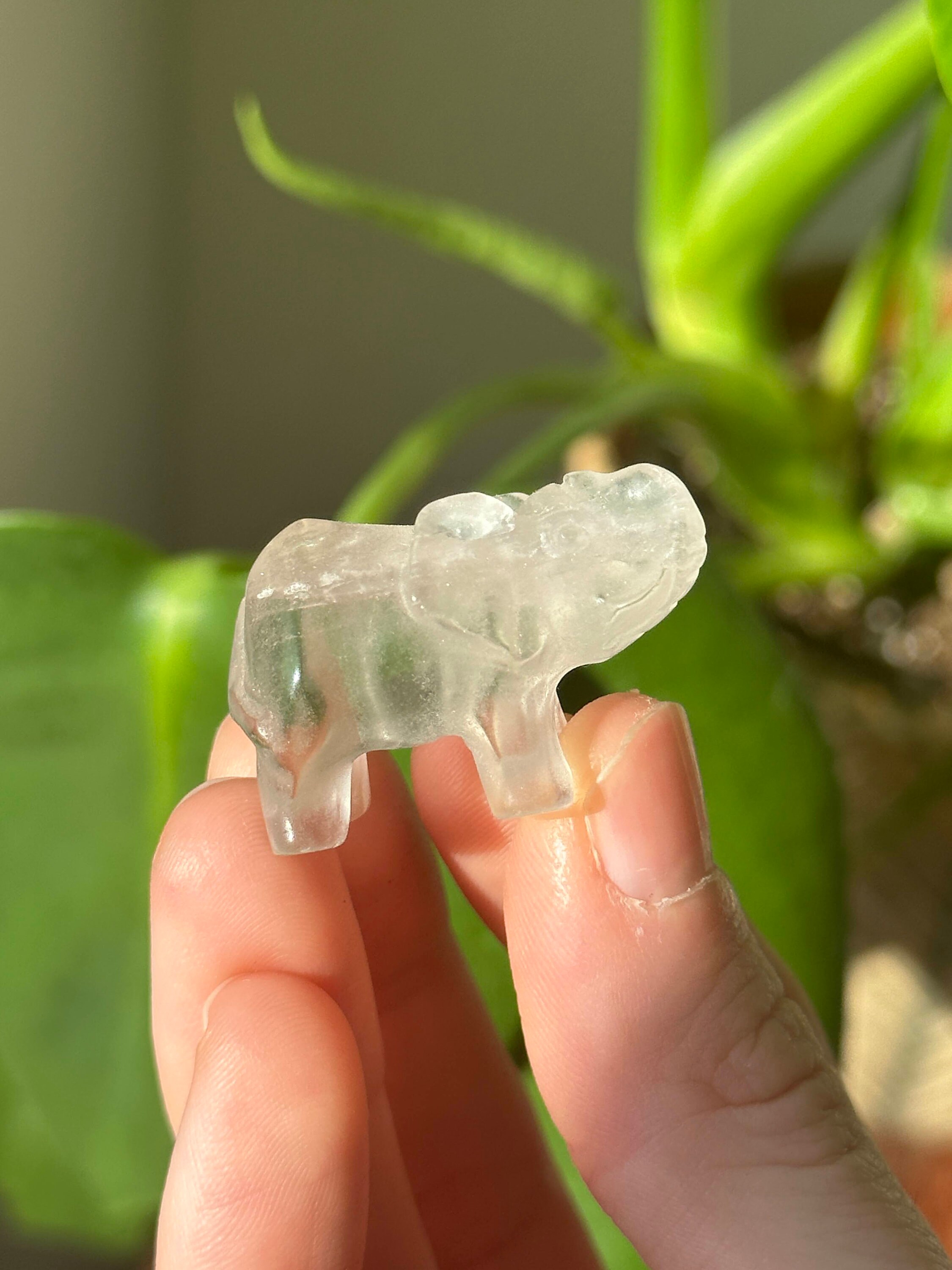 クリスタル象の彫刻 エレファント | バカラ 日本