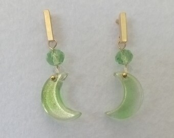Green Moon with Gold Bar Dangle Earrings - Glass beads