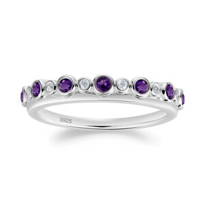 Demi-anneau d'éternité en améthyste et cz, argent S925, bague de promesse bulle de février taille ronde avec pierre de naissance pour femme