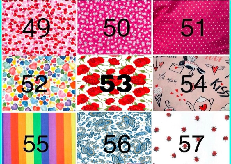 Peut inclure: Neuf &eacute;chantillons de tissu avec diff&eacute;rents motifs et couleurs. Les &eacute;chantillons comprennent des c&oelig;urs, des fleurs, des motifs cachemire et une rayure arc-en-ciel. Chaque &eacute;chantillon est num&eacute;rot&eacute; de 49 &agrave; 57 en noir.