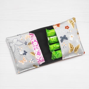 Bolsa de almacenaje pad gris con mariposas. Bolsa de época de algodón. Organizador de higiene femenina. Estuche para protegeslips y tampones.