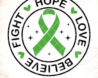 Puede incluir: Un diseño circular en blanco y negro con las palabras "Fight", "Hope", "Love" y "Believe" que rodean una cinta verde. La cinta es un símbolo de apoyo y concienciación para diversas causas.