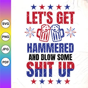 Puede incluir: Diseño gráfico con el texto "LET'S GET HAMMERED AND BLOW SOME SHIT UP" en rojo y azul, con jarras de cerveza y estrellas. Adecuado para ropa o imprimibles.