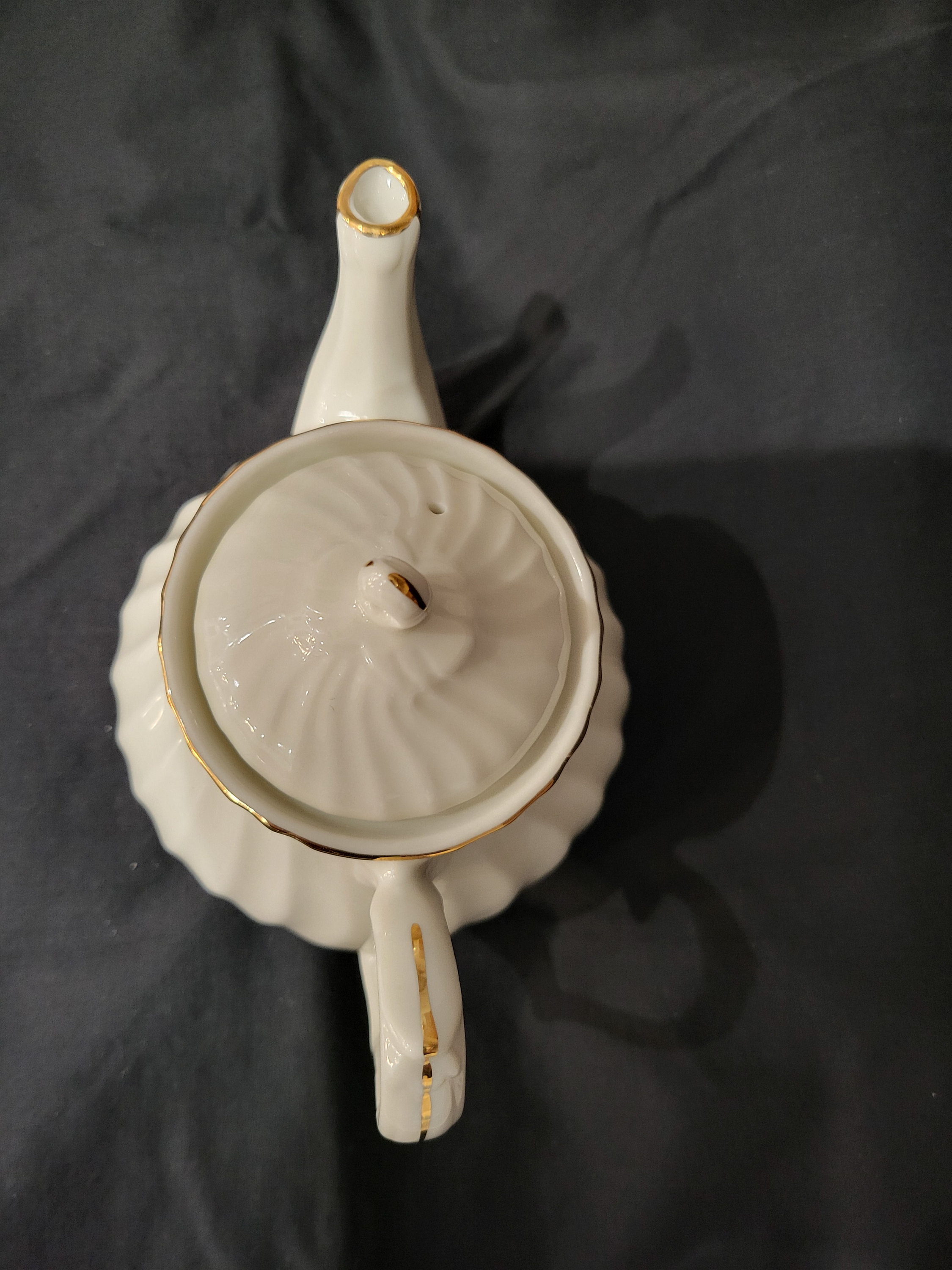 Vintage Teapot Regal Manor Teapot Robinson Design Group Fine China 1989